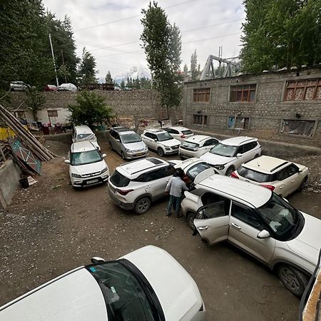 Hotel Border View Kargil Esterno foto