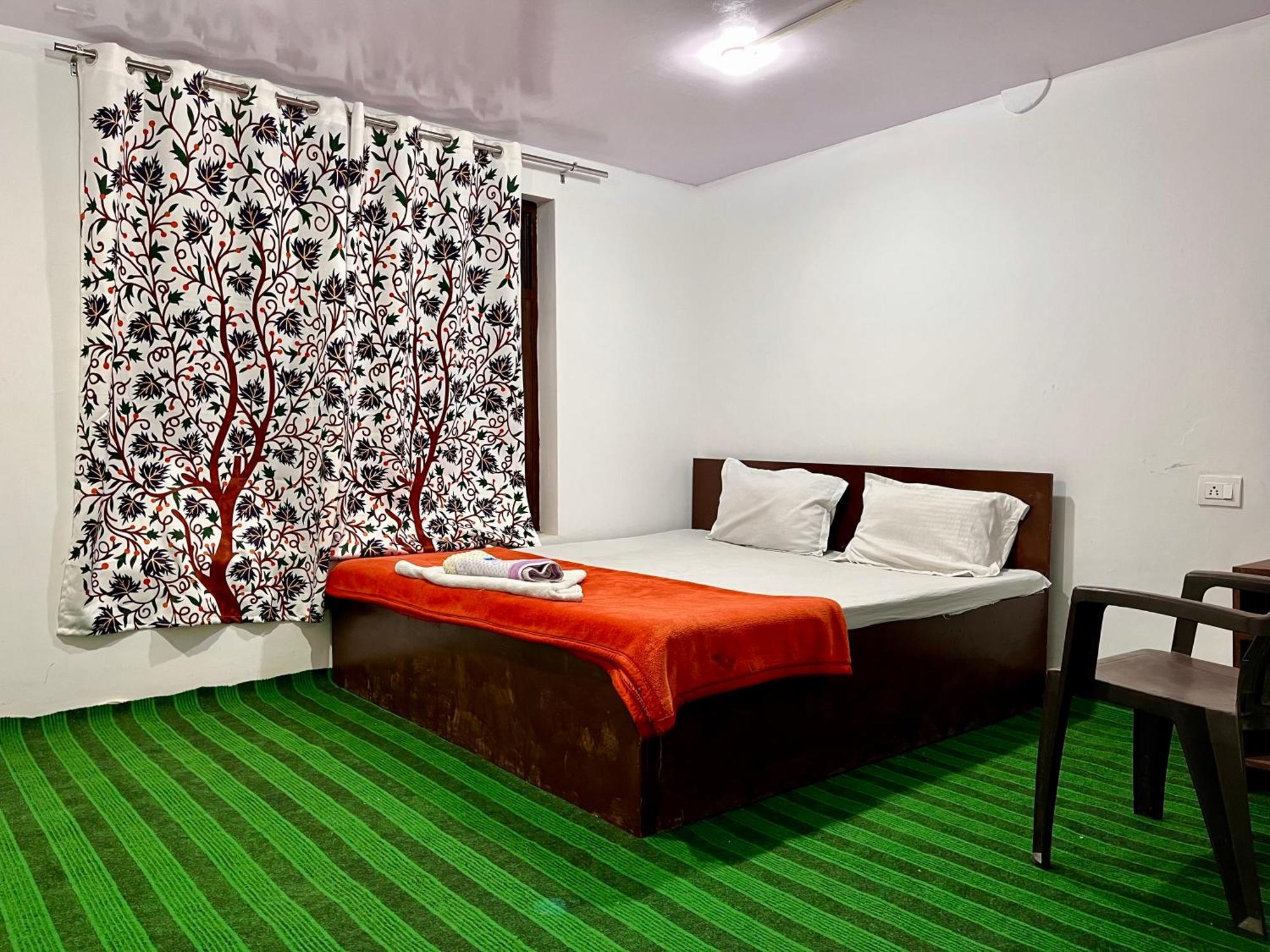 Hotel Border View Kargil Esterno foto